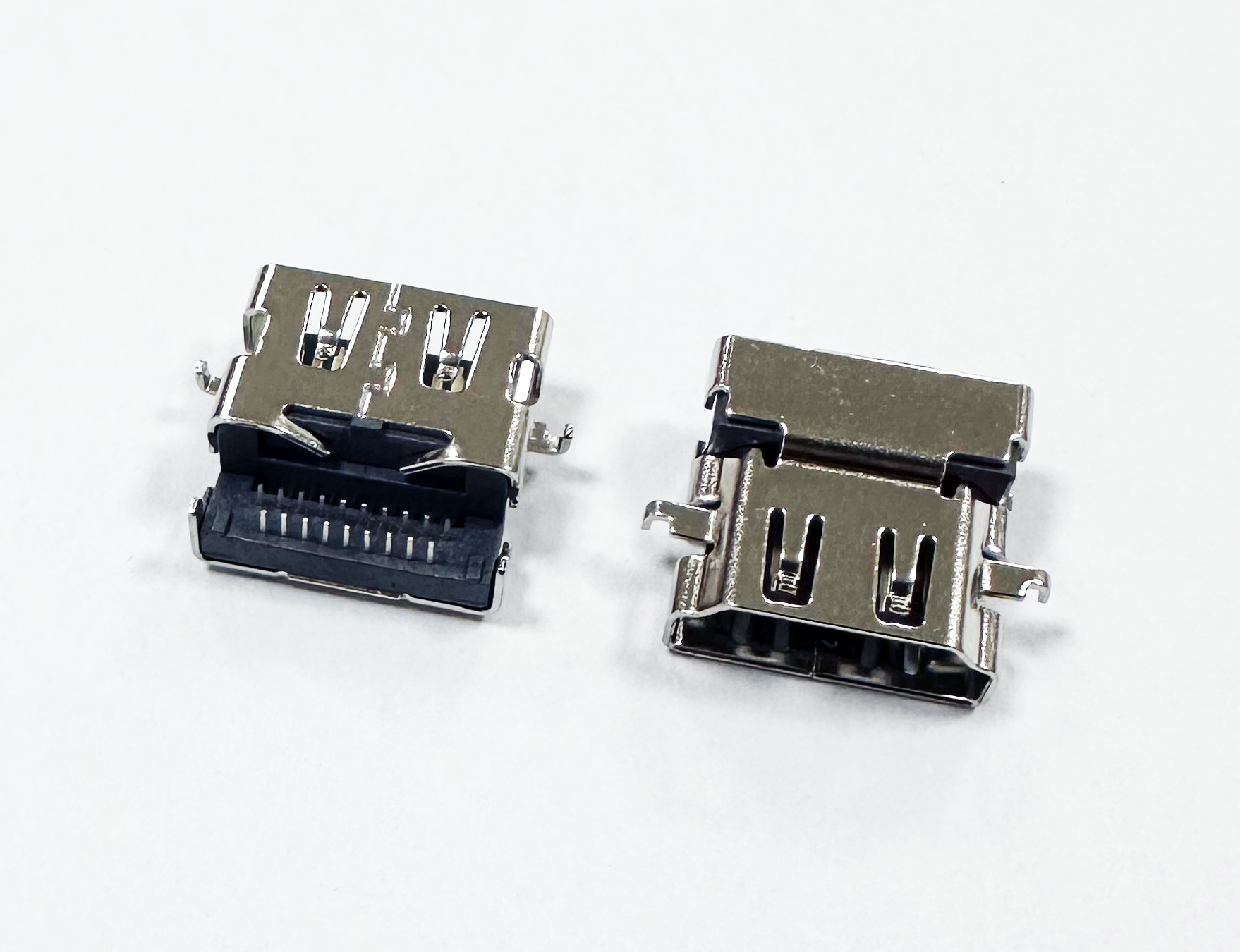 HDMI® A TYPE Reverse Flush-Mount 3.95mm; Board Height 1.6mm; Contact Height 1.18mm; Fully Inserted Receptacle; Stainless Steel Shell; L=13.85mm 016T3.95-19P-B